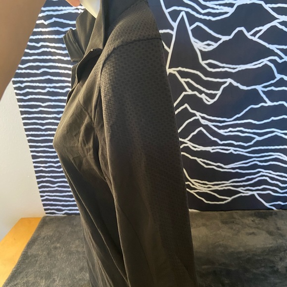 🖤Gap Dry Fit Athletic Shirt w/Thumb Holes!🖤 - Picture 4 of 5